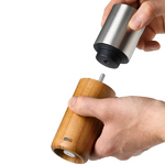 moulin-a-poivre-et-sel-en-inox-et-bois-d-acacia-broyeur-ceramique-16-cm-remplissage-ikon-adhoc