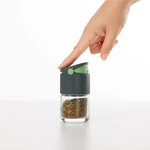 pot-a-epices-double-ouverture-saupoudreur-petits-trous-lekue