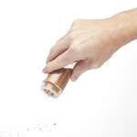 support-a-epices-finition-noir-mat-et-laiton-pot-avec-saupoudreur