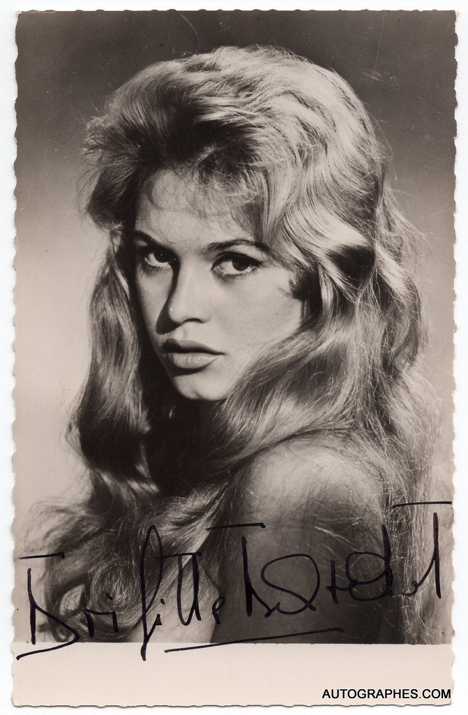 carte-postale-signee-brigitte-bardot-1