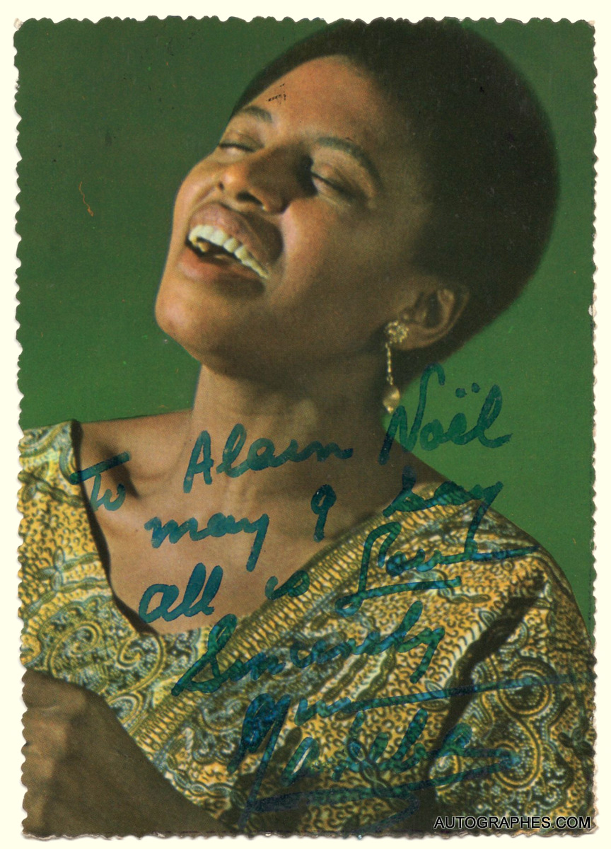 Miriam MAKEBA - Carte photographique dédicacée à l'Olympia (années 60)