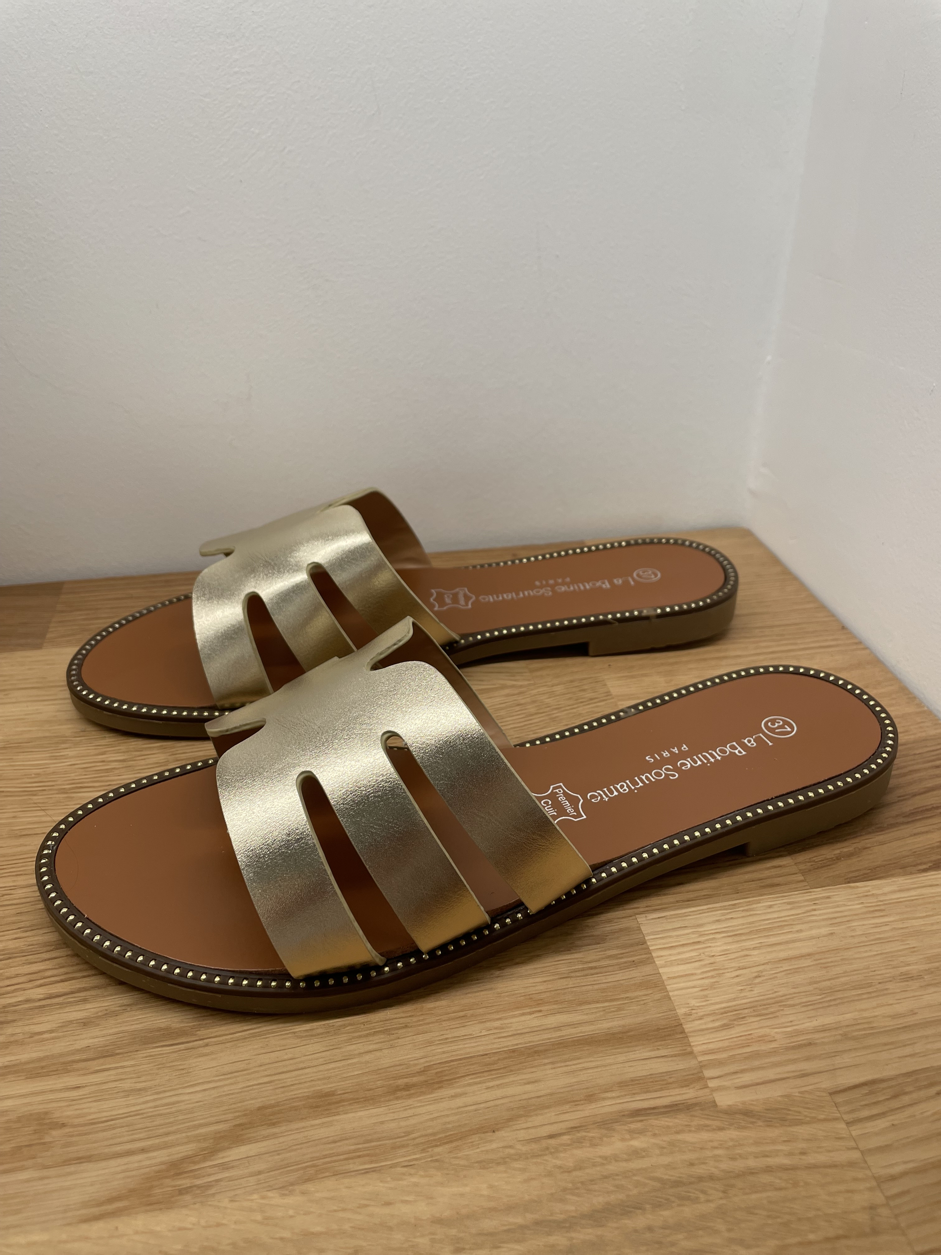 Sandales Plates Look Avec Mules Plates Mules Plates Dorées Femme