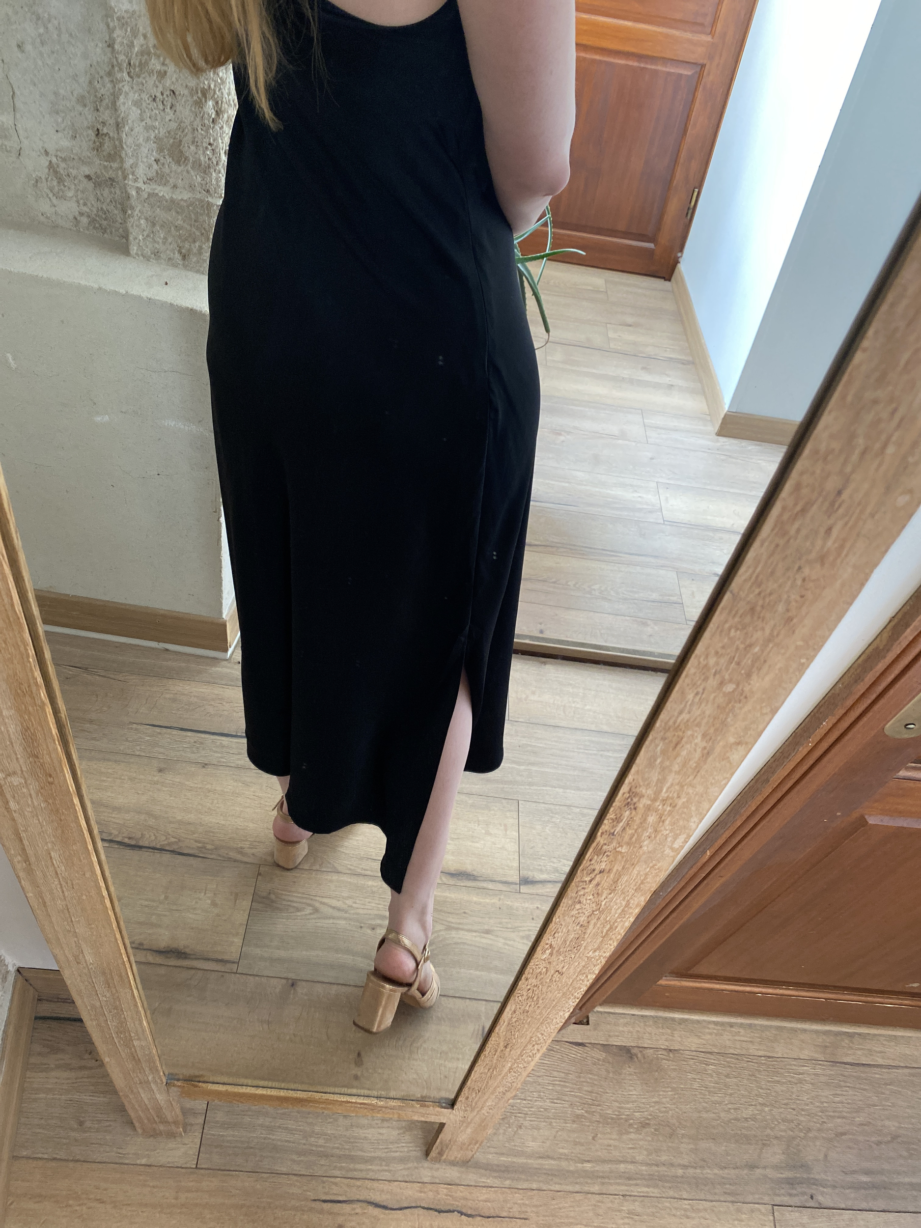 Robe petite bretelle et dentelle Carmen Noire SUNCOO