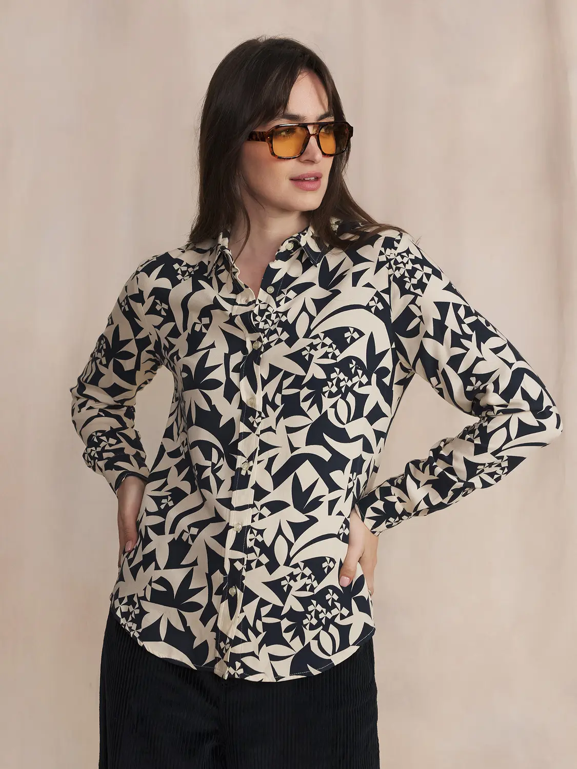 Chemise ajustée fleurie Lesliche Marine TBS FEMME Vêtement