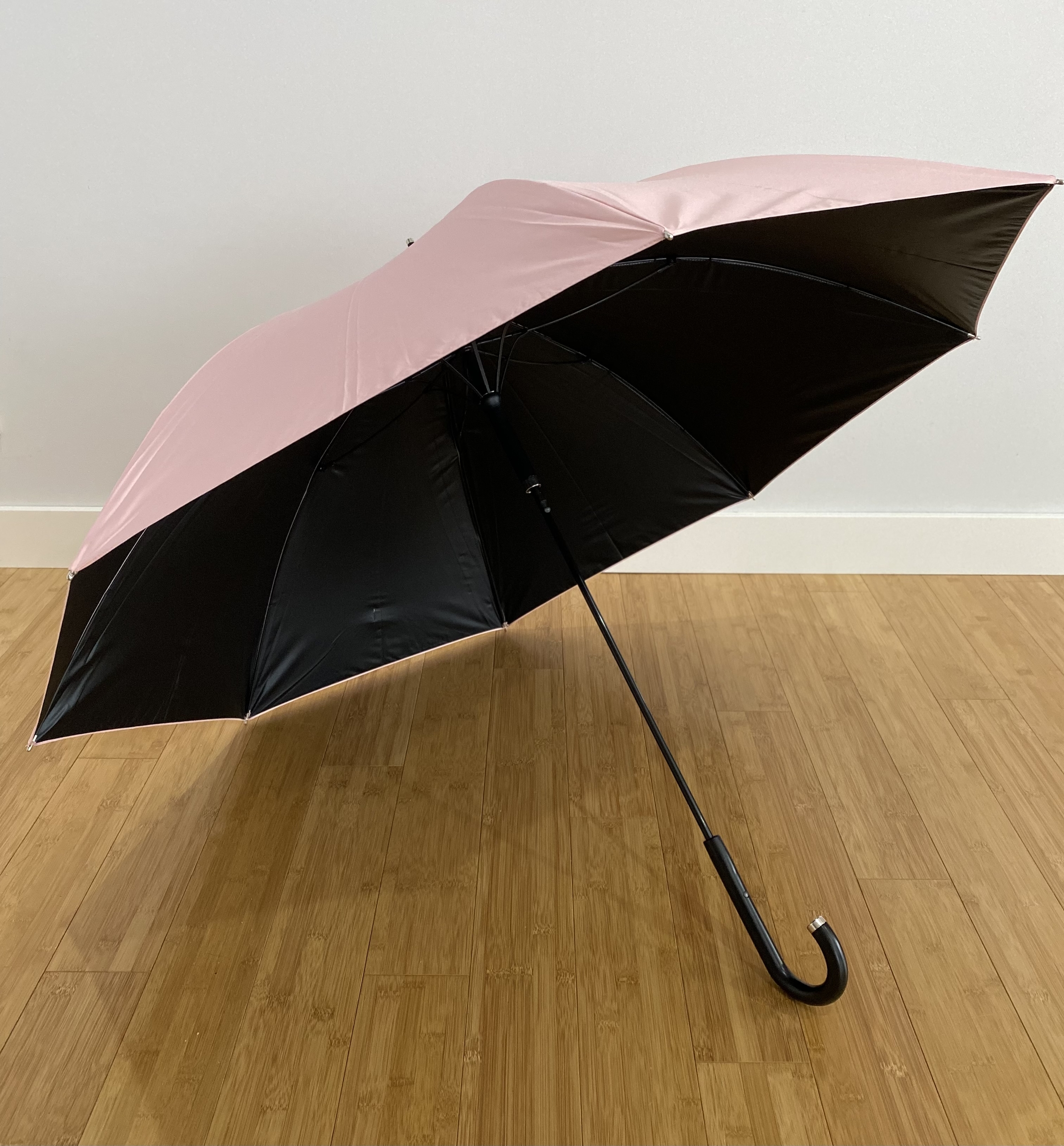 parapluie toile extérieure rose et toile intérieure noire
