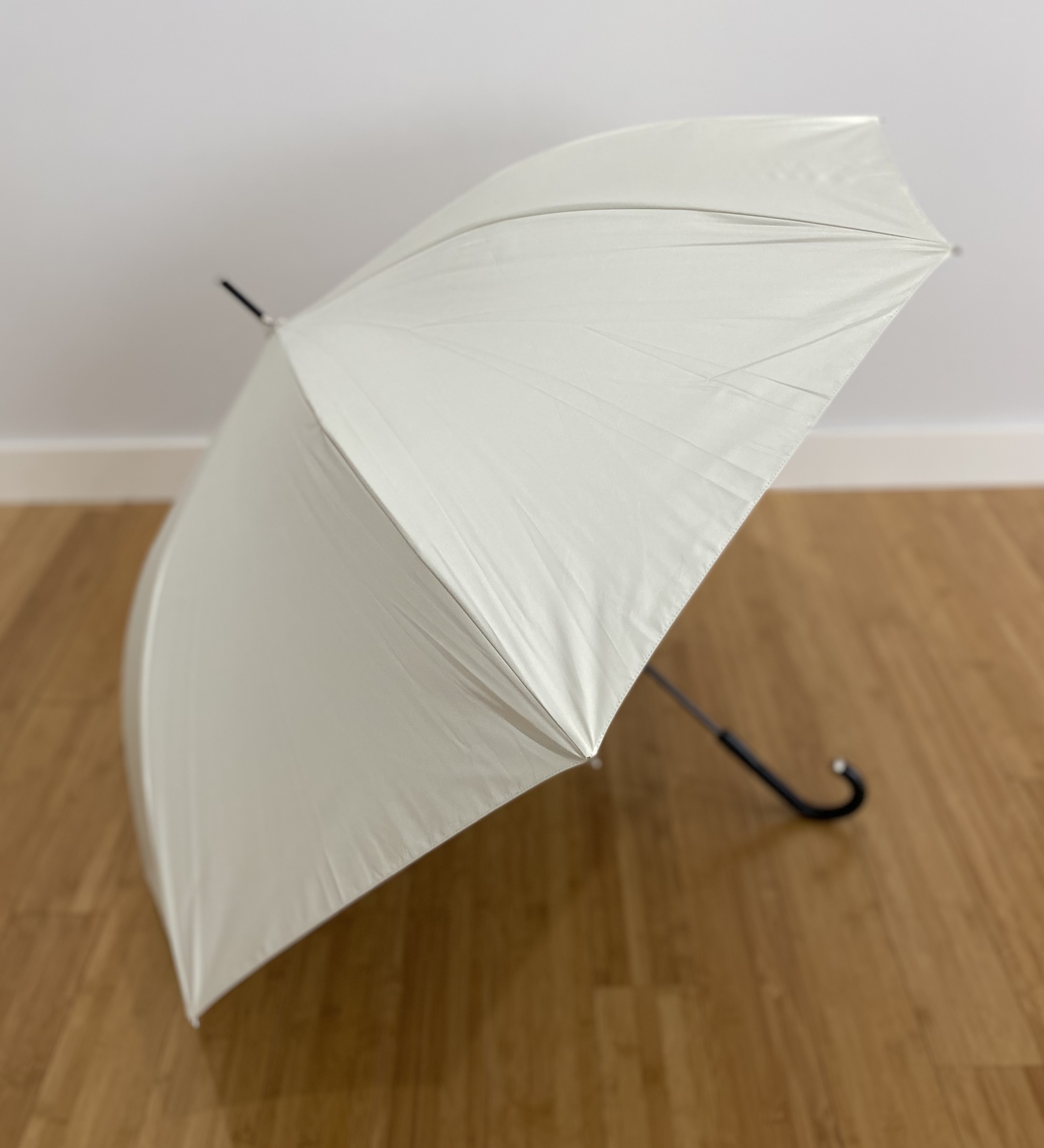 joli parapluie long blanc