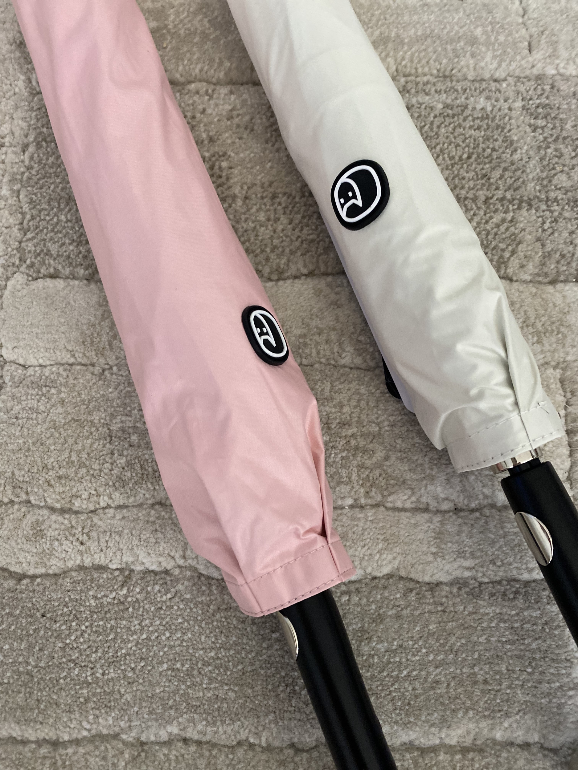 duo de parapluie parasoleil rose et blanc