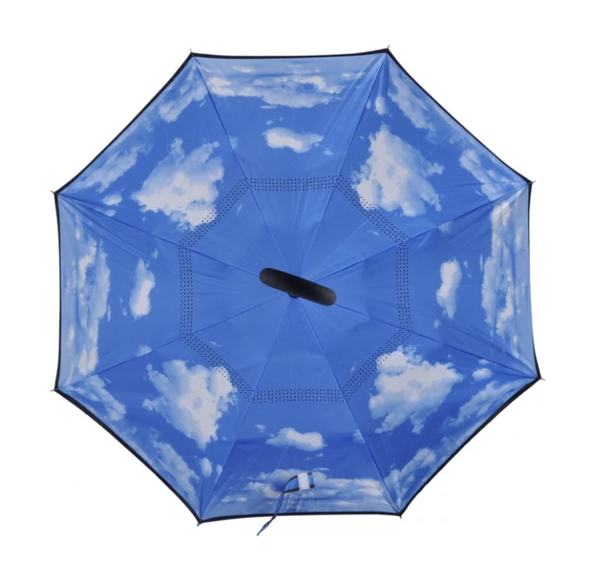 toile parapluie inversé ciel nuageux