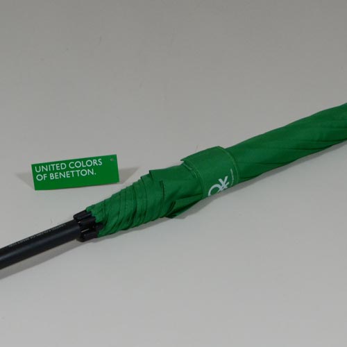 8 tiges de 95 cm de diamètre. Parapluie Mini femme automatique United Colors of Benetton