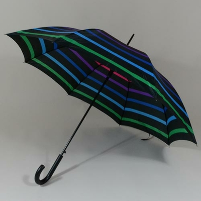 Parapluie noir à rayures colorées