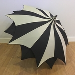 parapluie Damazoni noir et blanc profil