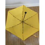 parapluie 99 grammes couleur jaune ouvert