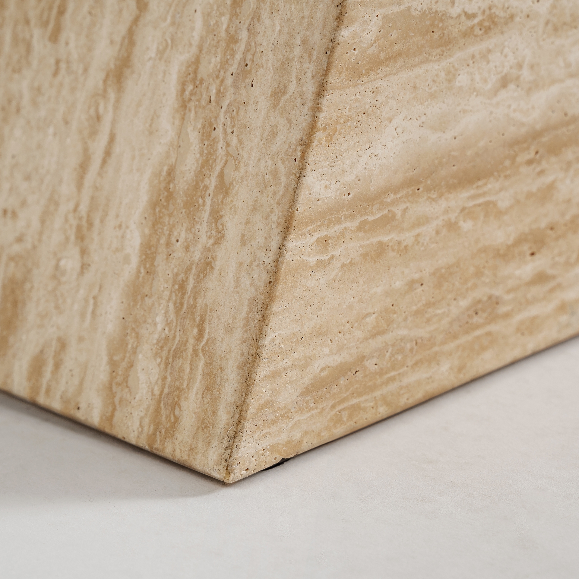 meuble-tv-art-déco-travertin-beige