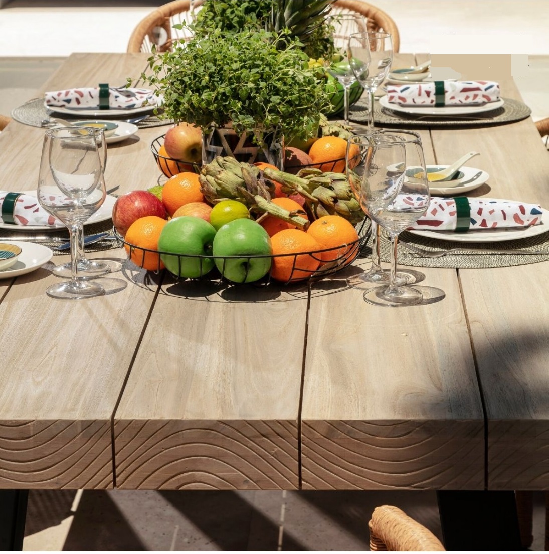 table-pour-déjeuner-extérieur