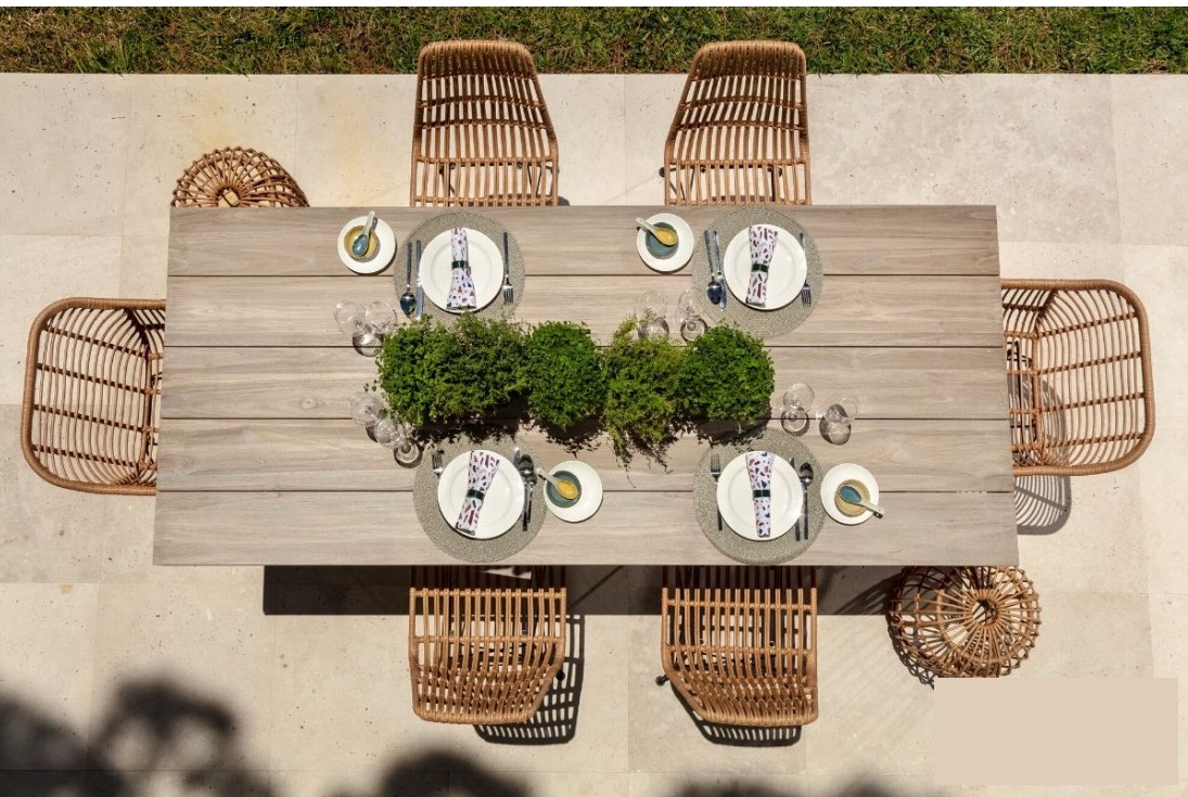 ensemble-complet-de-repas-en-teck-moderne