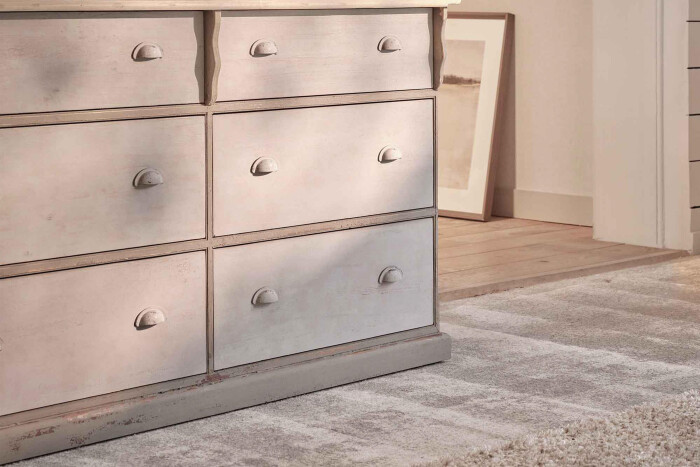 grande-commode-patine-vieillie-flamant