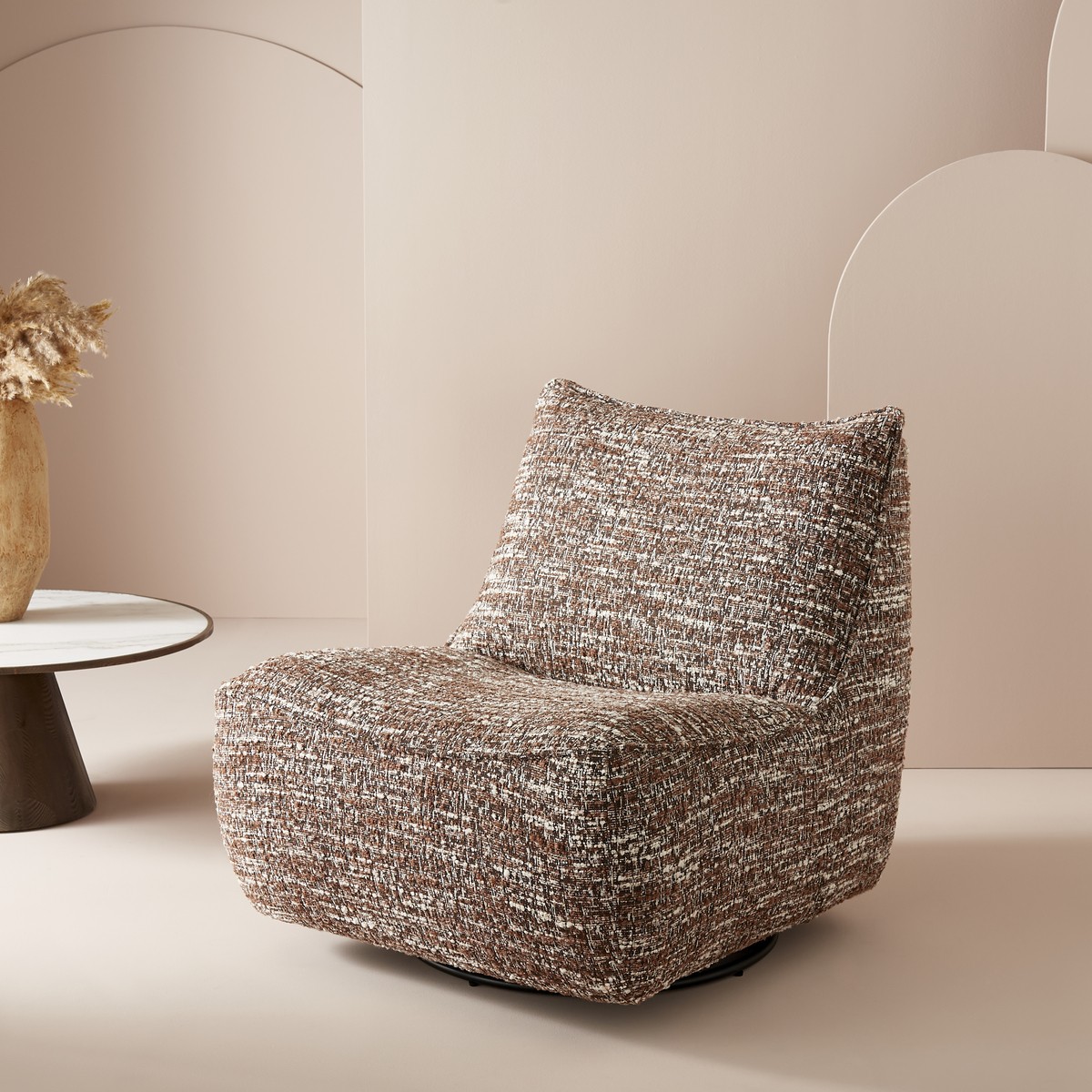 fauteuil-pivotant-design-contemporain-tissu-texture-brun-beige-salon-moderne