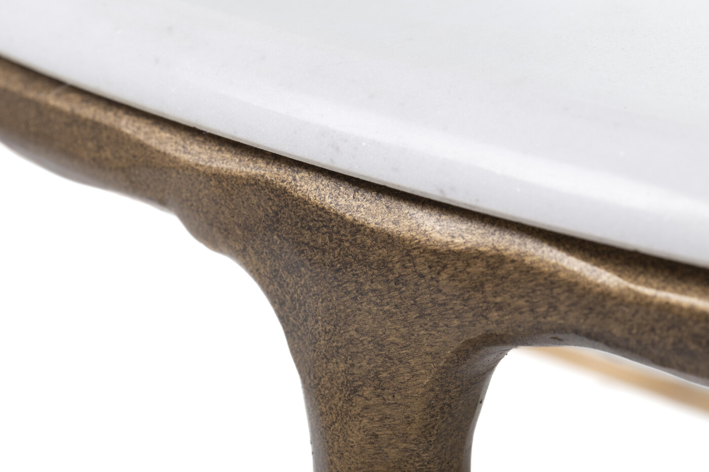 table-basse-ronde-haut-de-gamme-marbre-metal