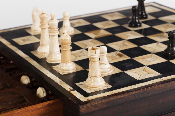 pieces-echecs-luxe-flamant-crumpton-details