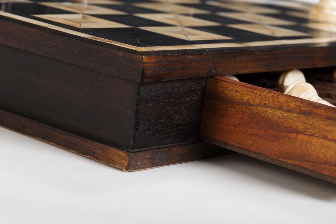 jeu-echecs-decoratif-flamant-interieur-haut-de-gamme