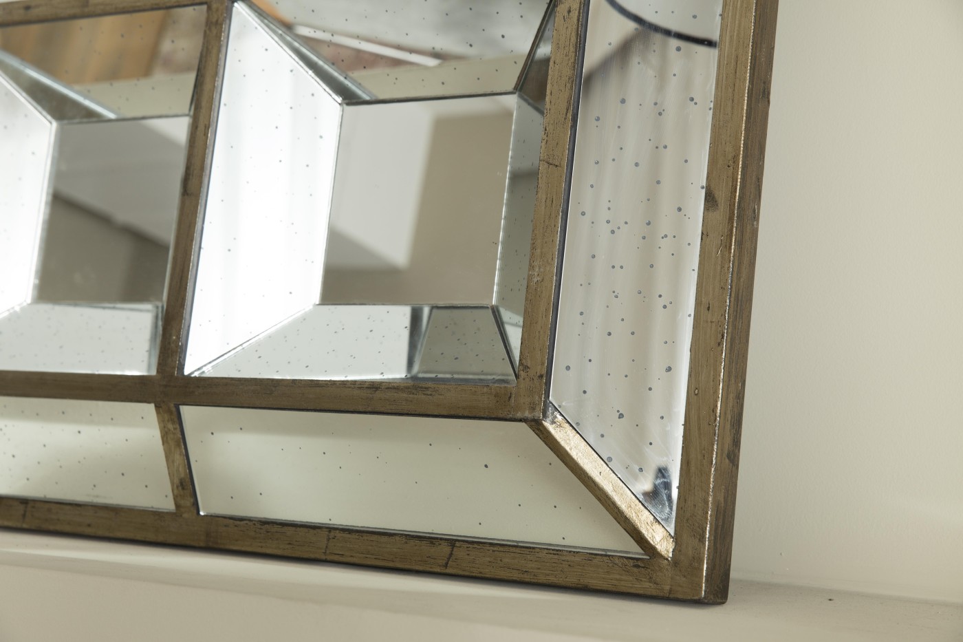 reflets-lumineux-miroir-facettes-flamant