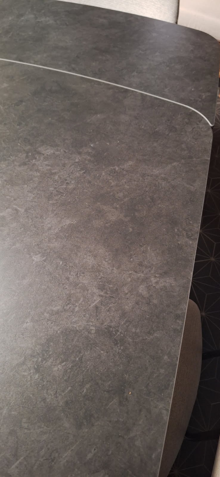 vue-détaillée-plateau-céramique-table-extensible