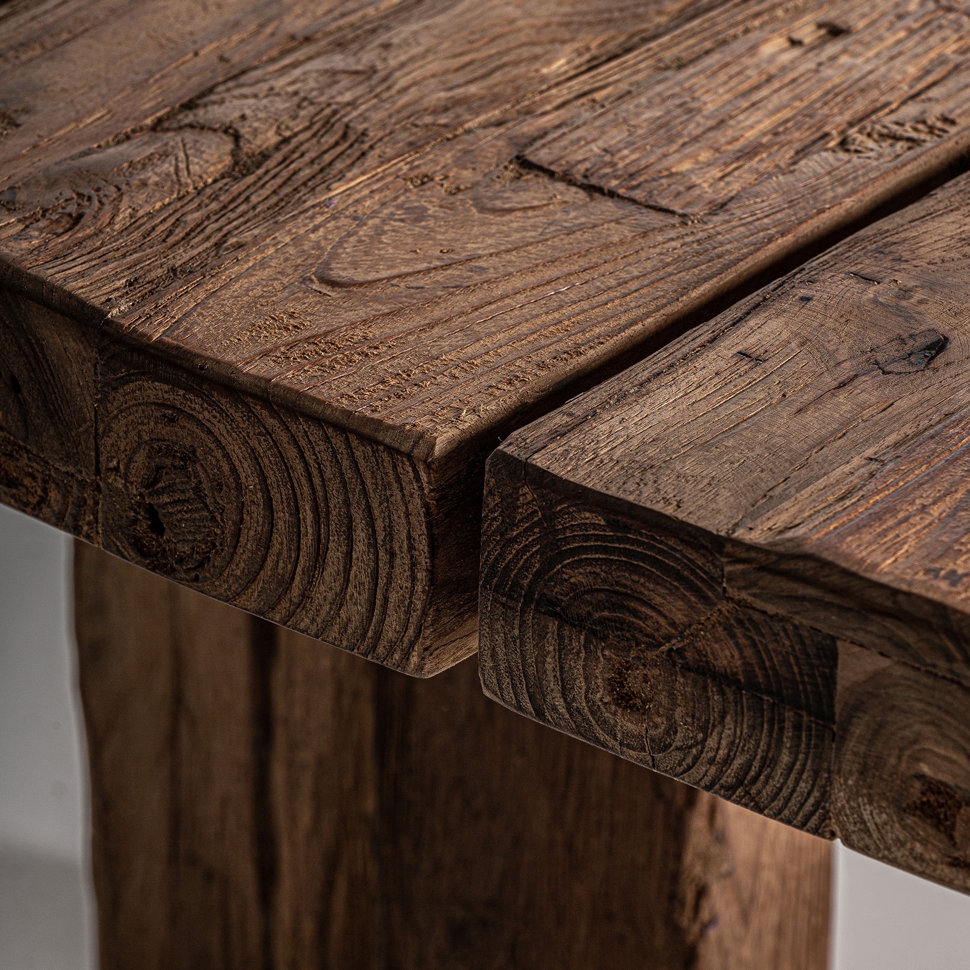 table-basse-style-colonial-bois-recyclé-nysted