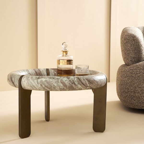 table-basse-ronde-trois-pieds-métal-doré-mat