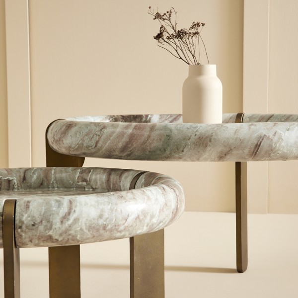 table-basse-marbre-clair-métal-bronze