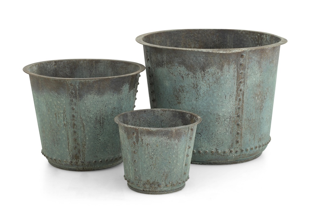 cache-pot-metal-style-antique