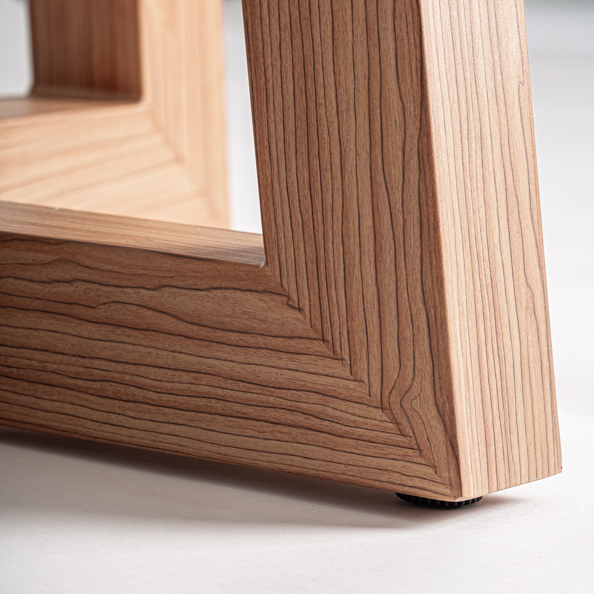 table-ronde-haut-de-gamme-beton-aluminium