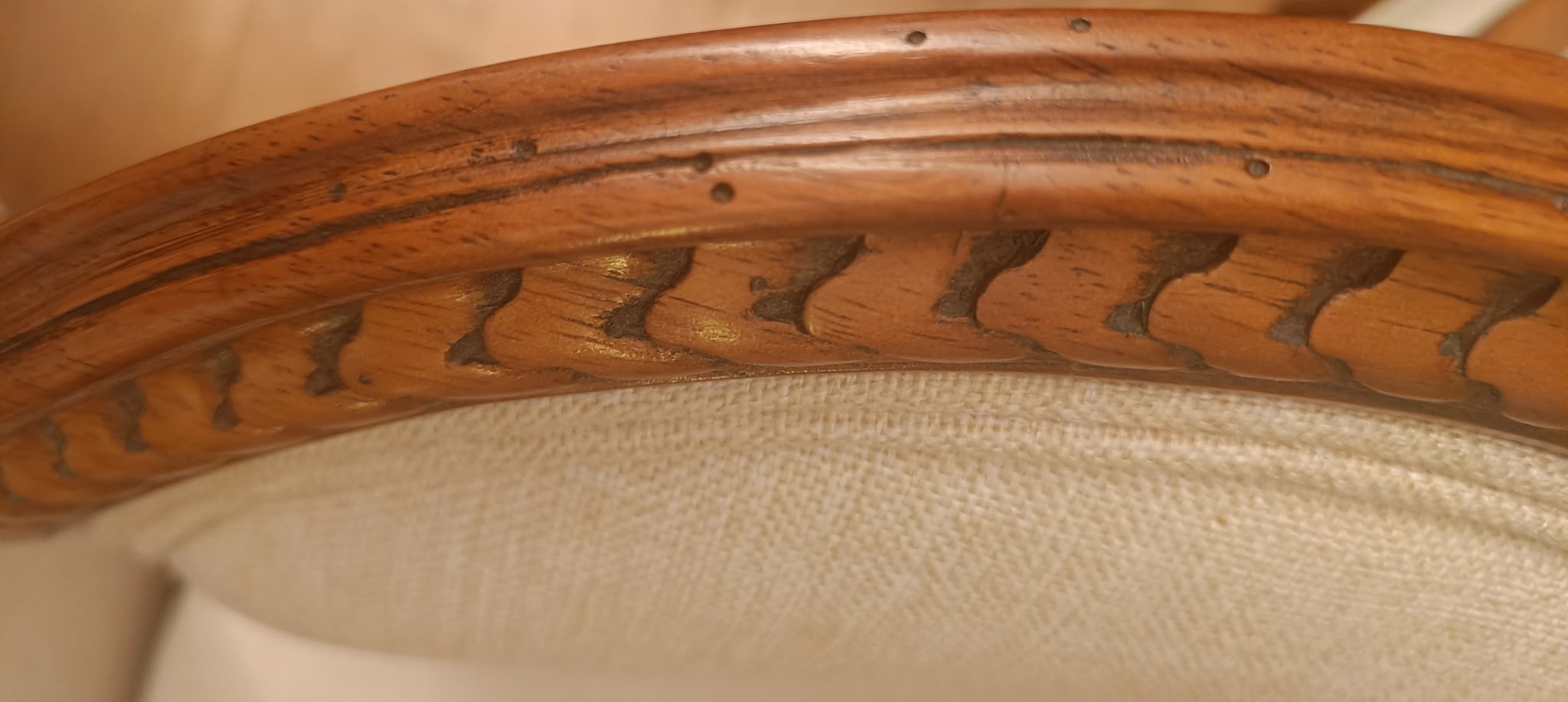 chaise-médaillon