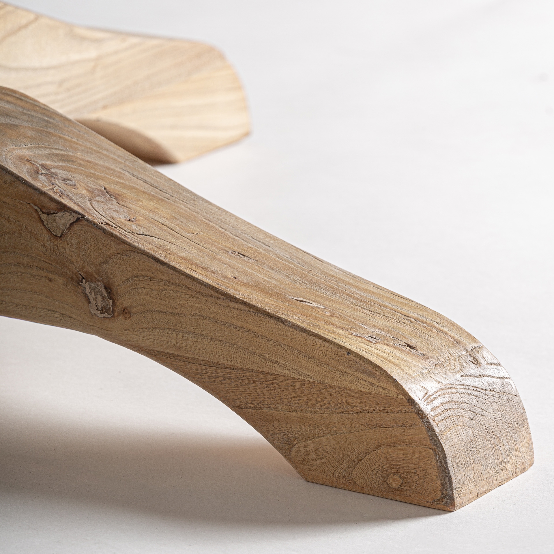 table-orme-recycle-finition-marron