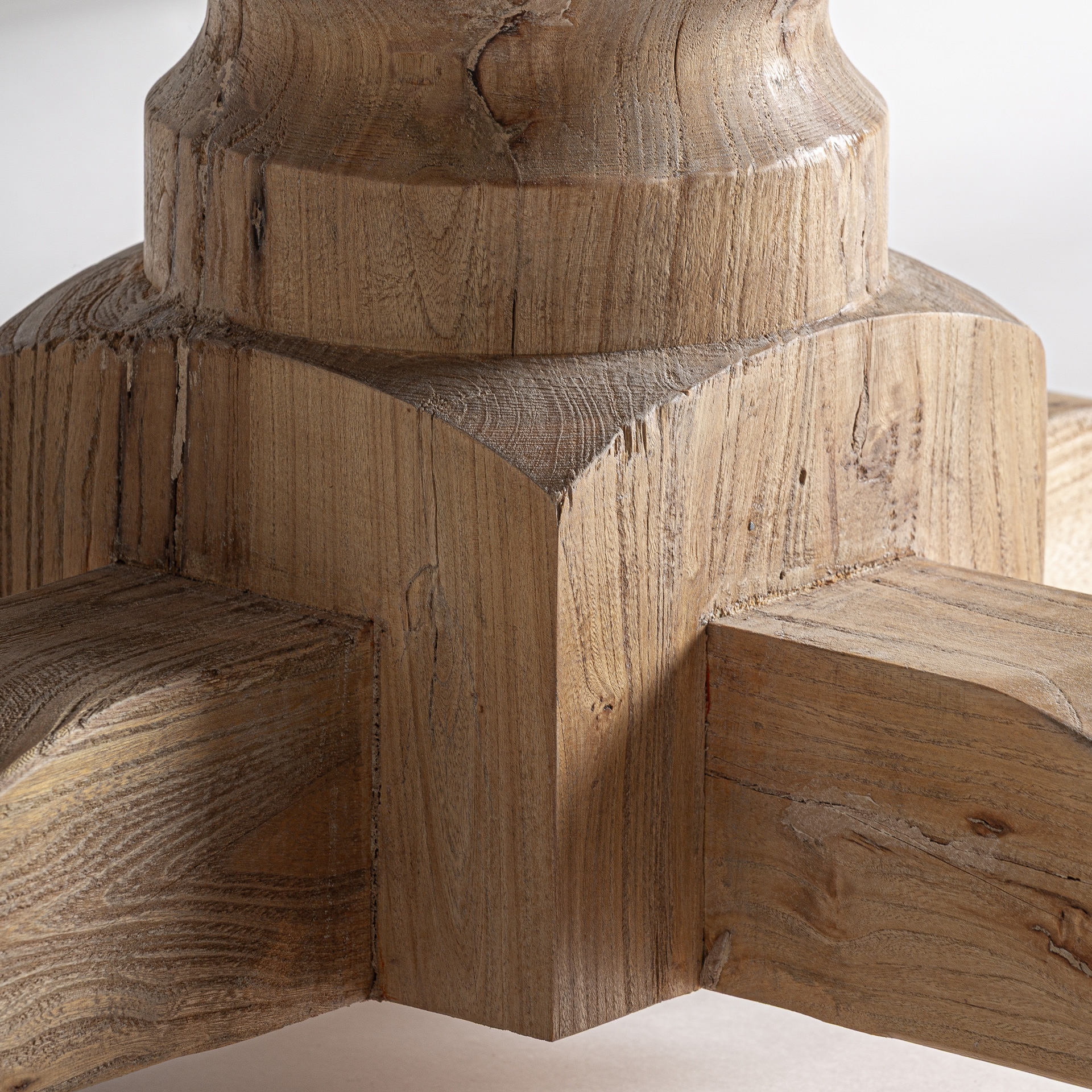 detail-bois-orme-recycle-fabrication-artisanale