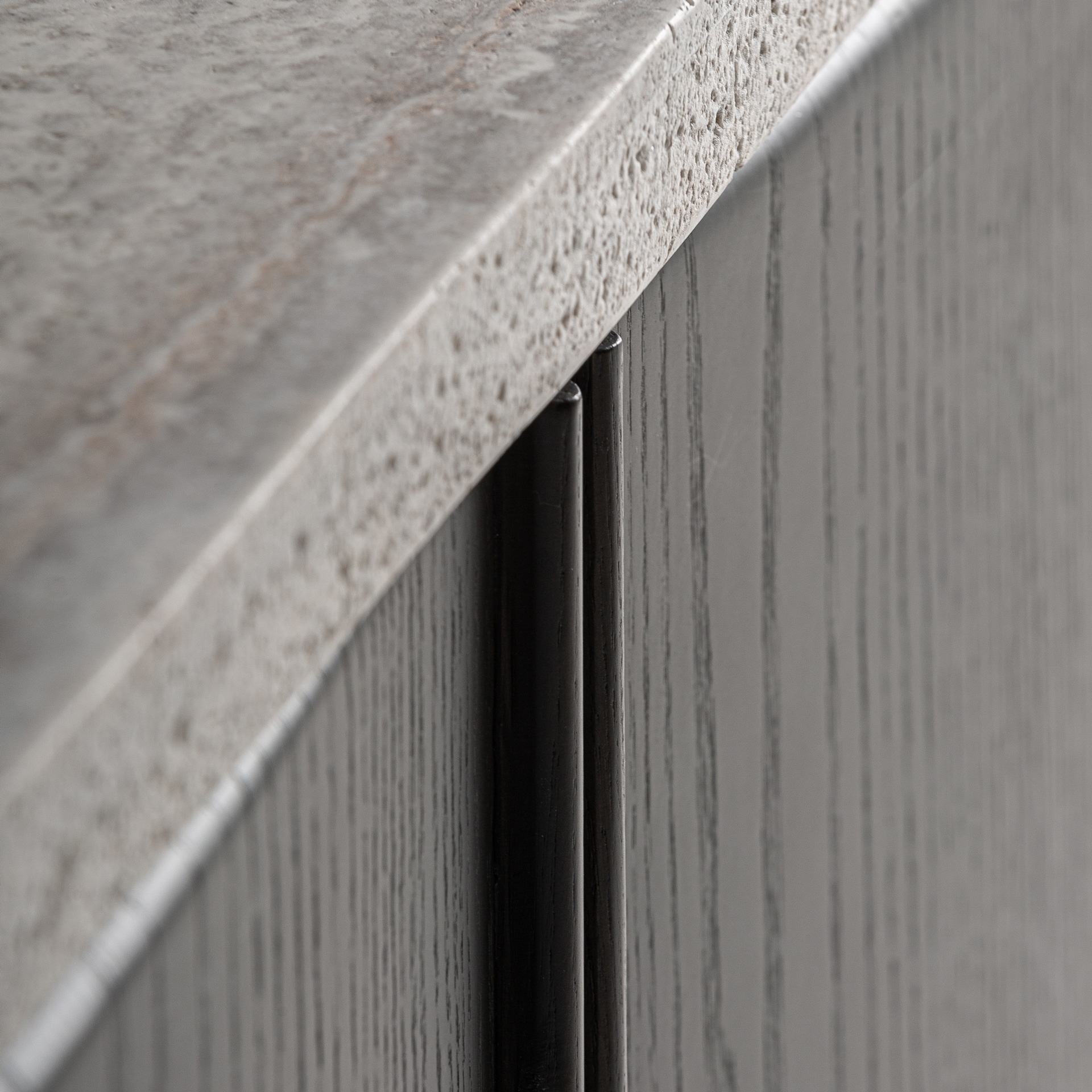 detail-bois-frene-marron-buffet-rignac