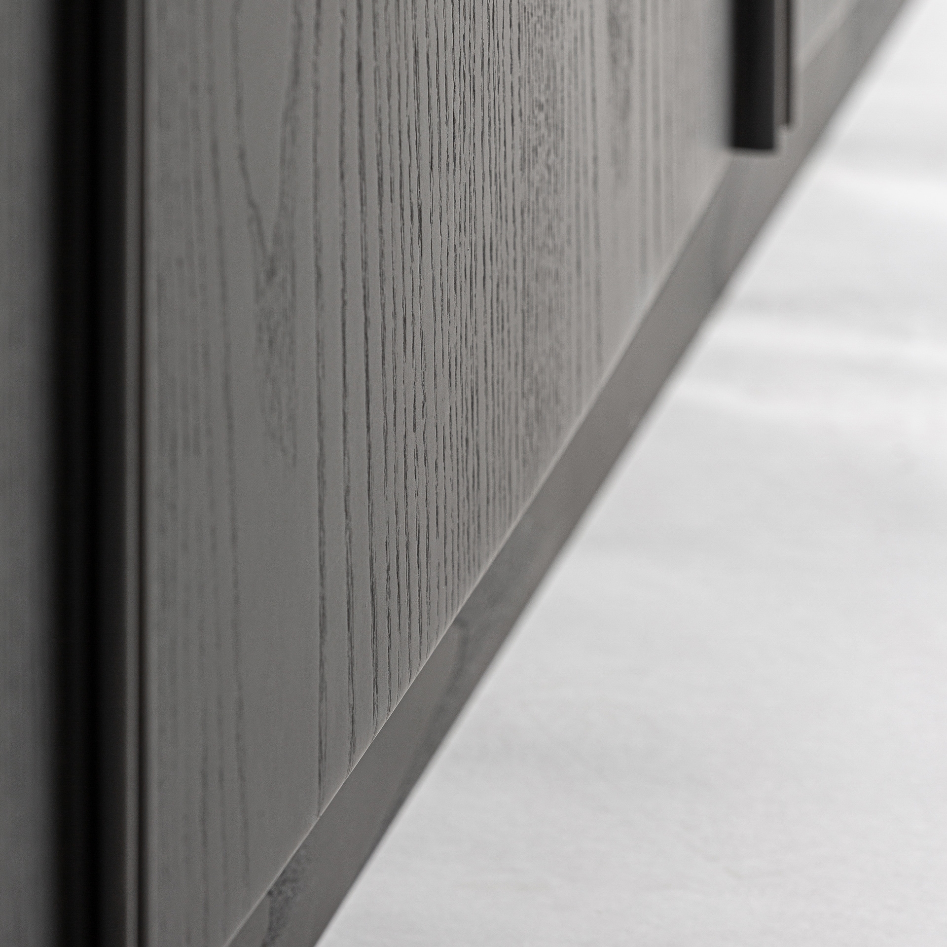 detail-veinage-bois-buffet-noir