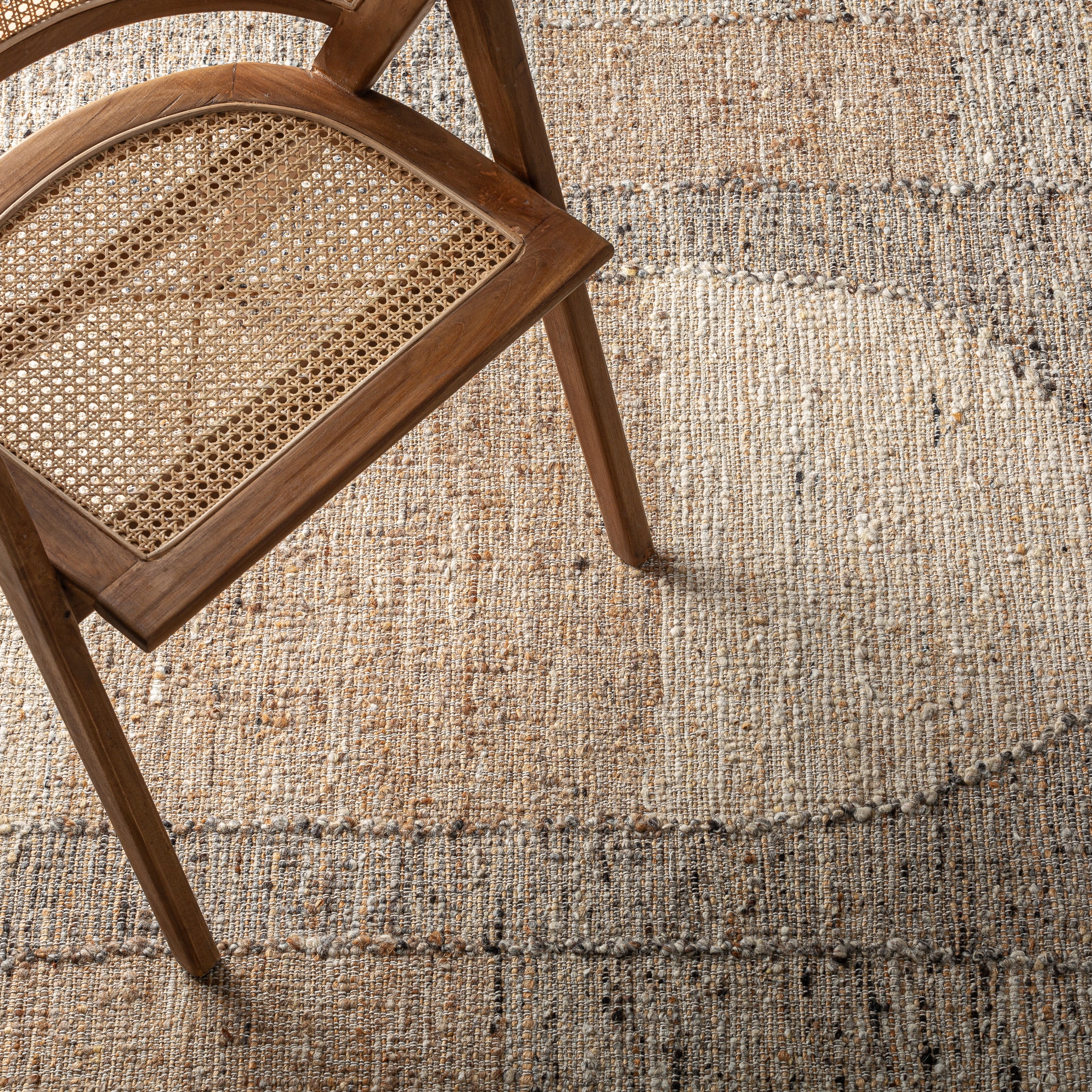 tapis-yaeka-texture-artisanale-tons-neutres
