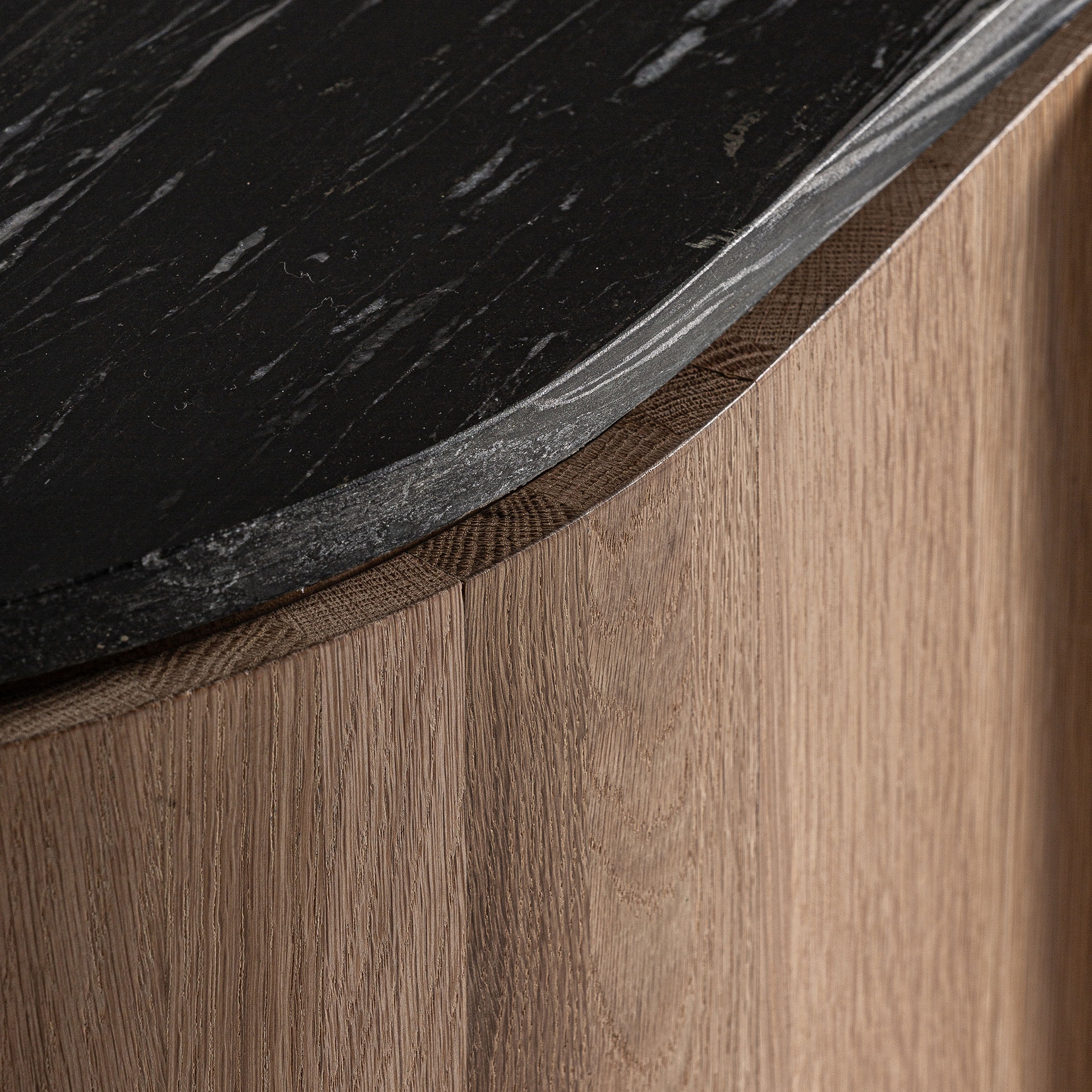 buffet-bas-chene-marbre-noir-240x62x56-cm
