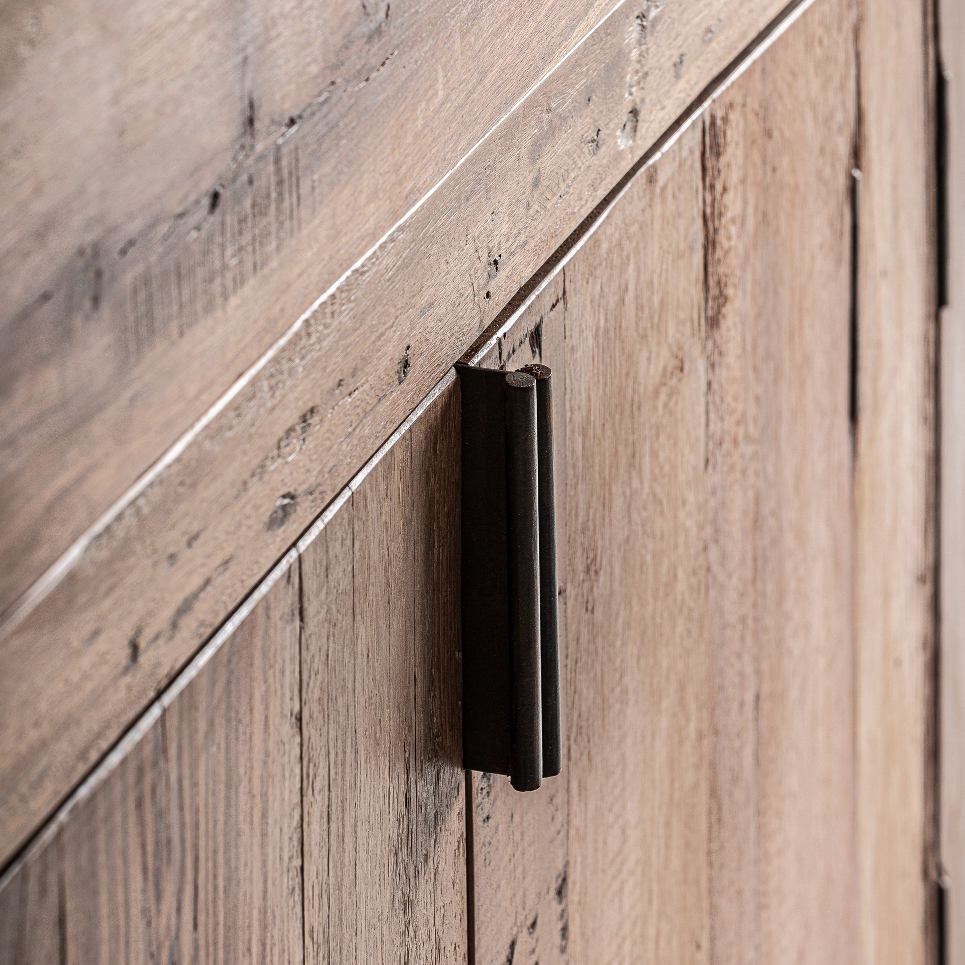 buffet-rustique-bois-recupere-fer-noir