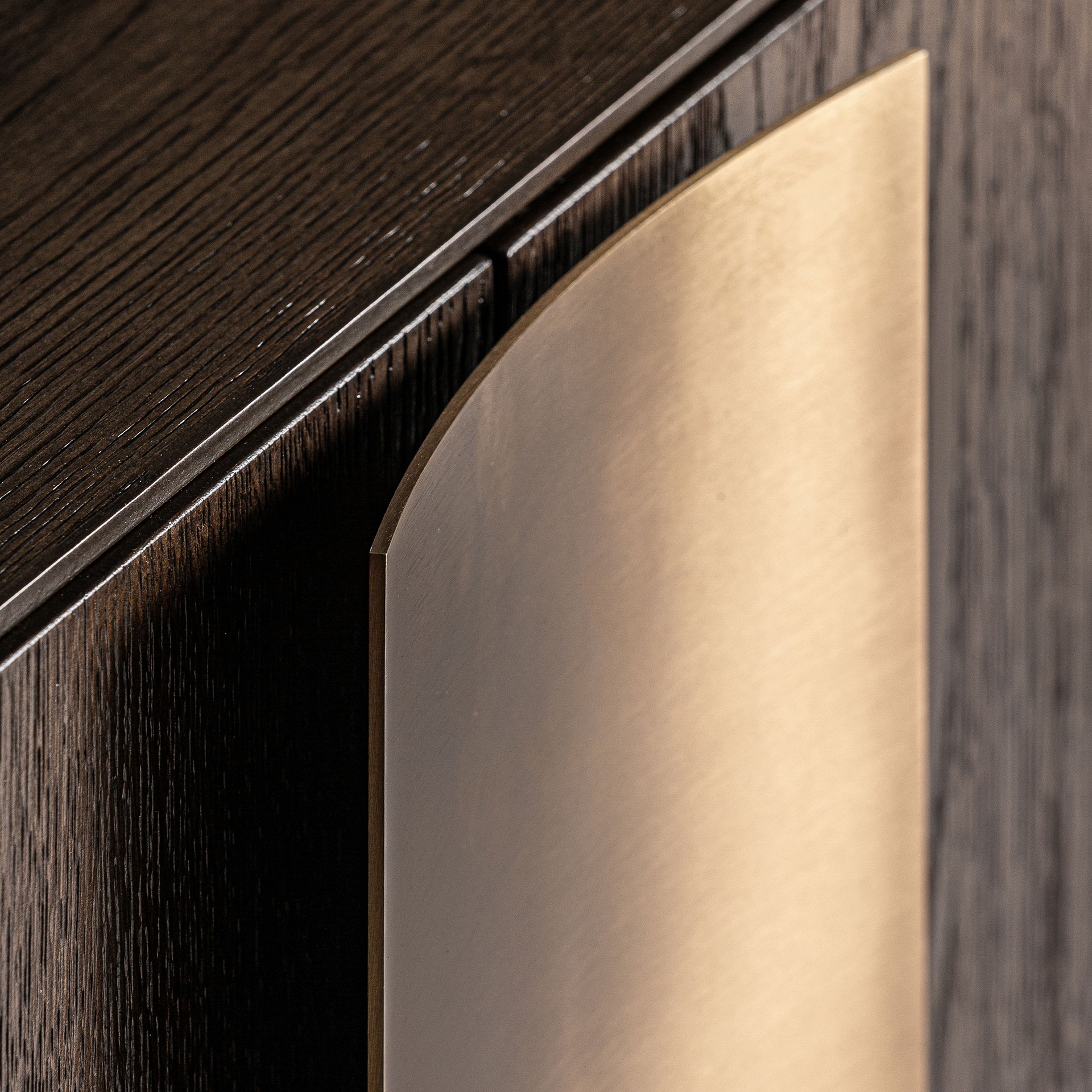 meuble-tv-design-chene-brun-metal-dore