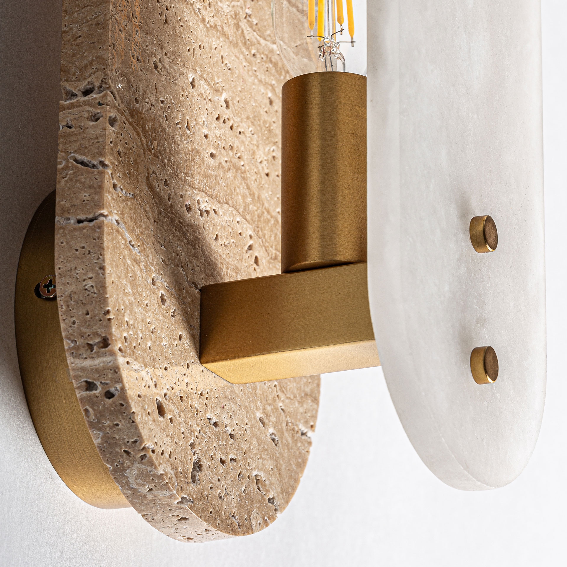 applique-marbre-blanc-albatre-fer-dore
