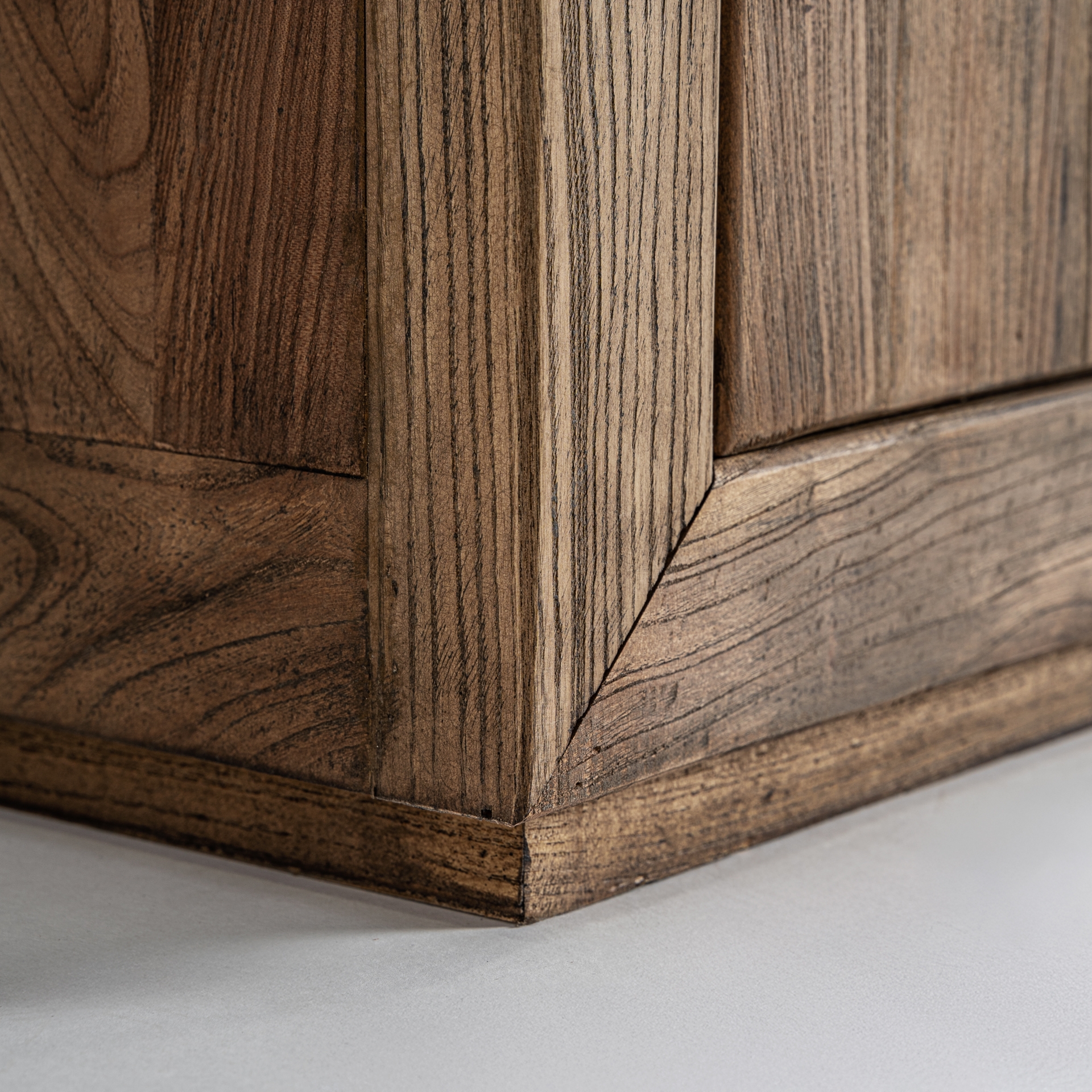 armoire-bois-massif-campagne-chic