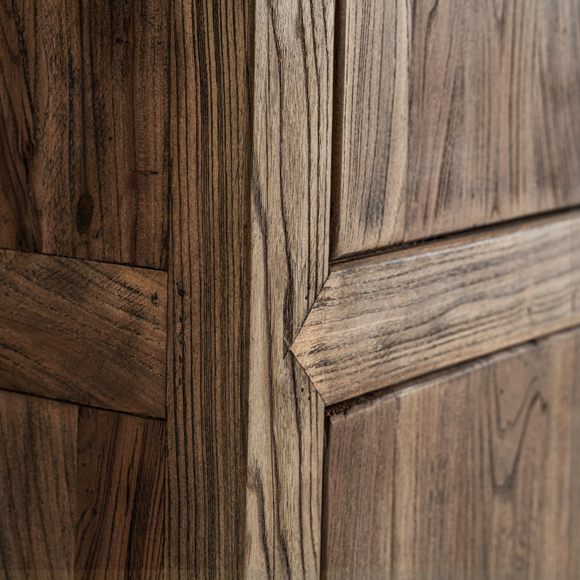 armoire-orme-massif-chambre-marron
