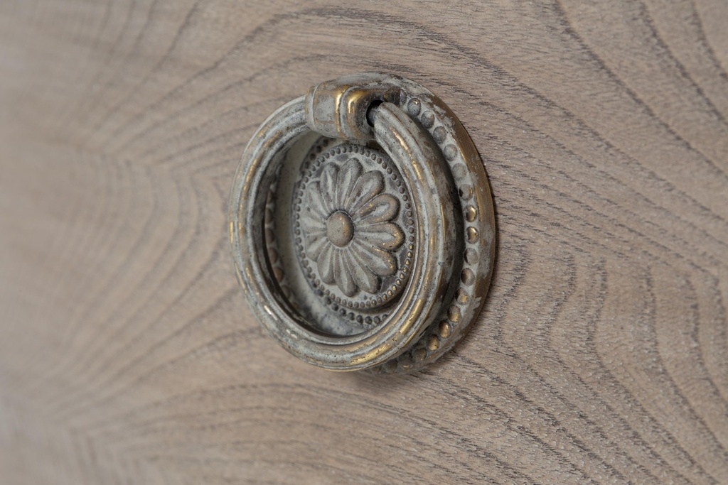 commode-bois-naturel-et-details-metal