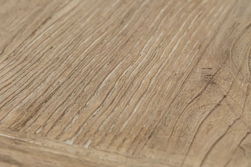 detail-veinage-et-nuances-du-bois-dorme