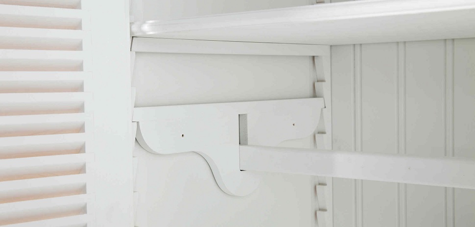 interieur-armoire-marie-flamant-penderie-et-etageres