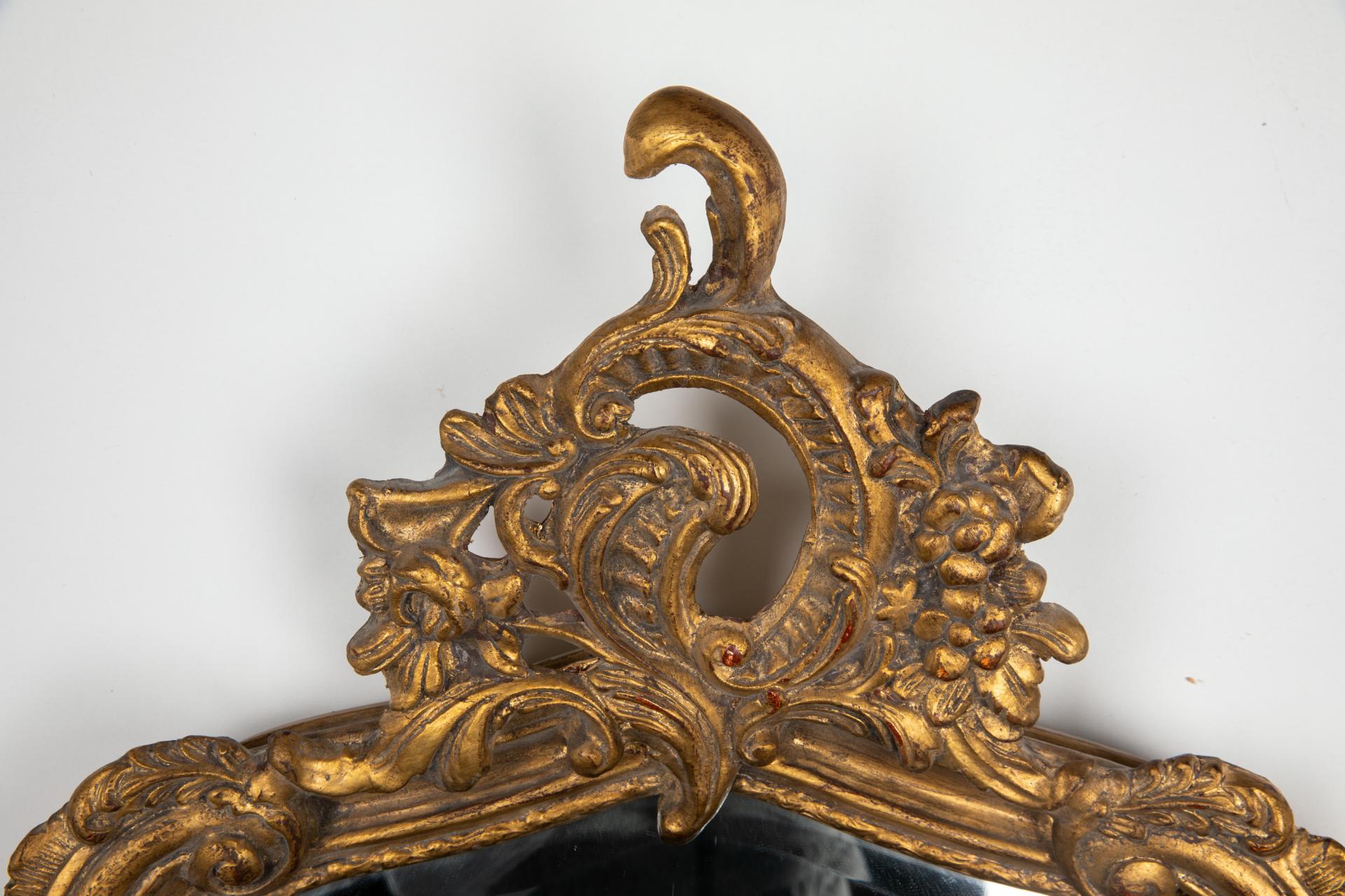motif-feuille-sculpté-miroir-or