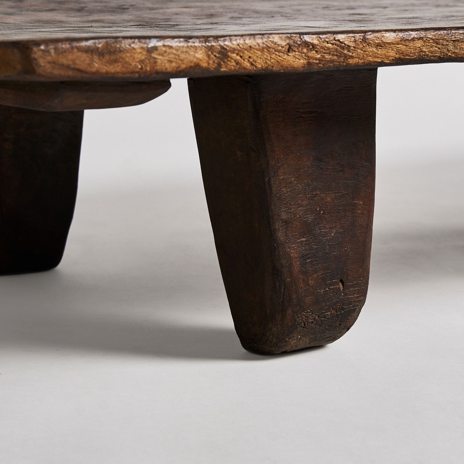 pied-table-ethnique-180-cm