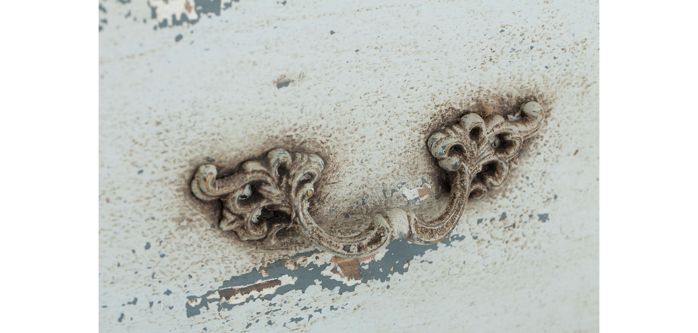 poignées-métal-ancien-commode