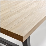 détail-bois-teck-table-à-manger-extérieur